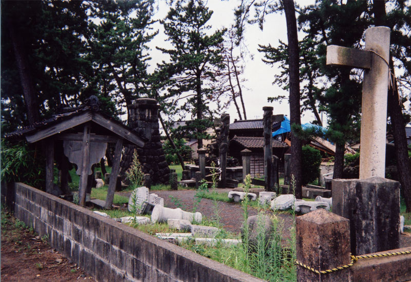 神社も無残な姿に